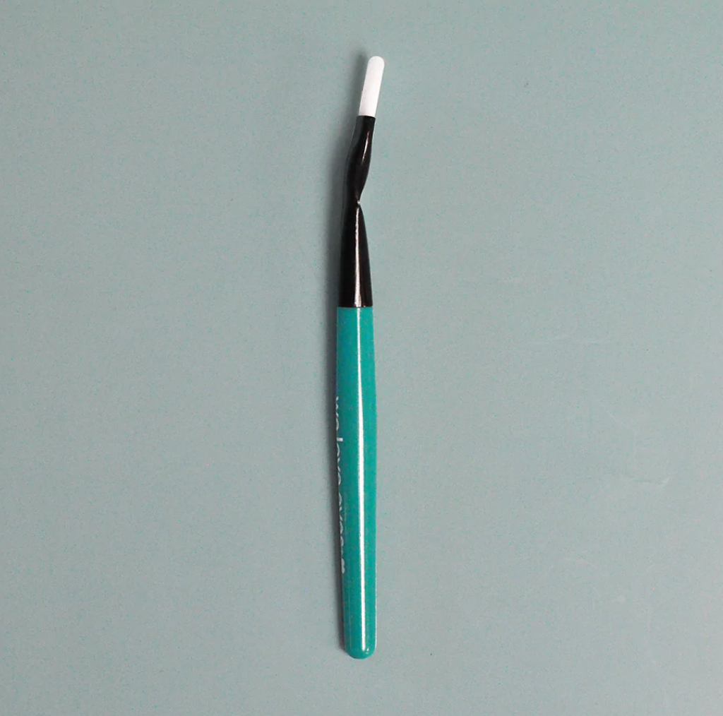 WE LOVE EYES In Between Eyelash Cleansing Brush WE LOVE EYES In Between Eyelash Cleansing Brush - 