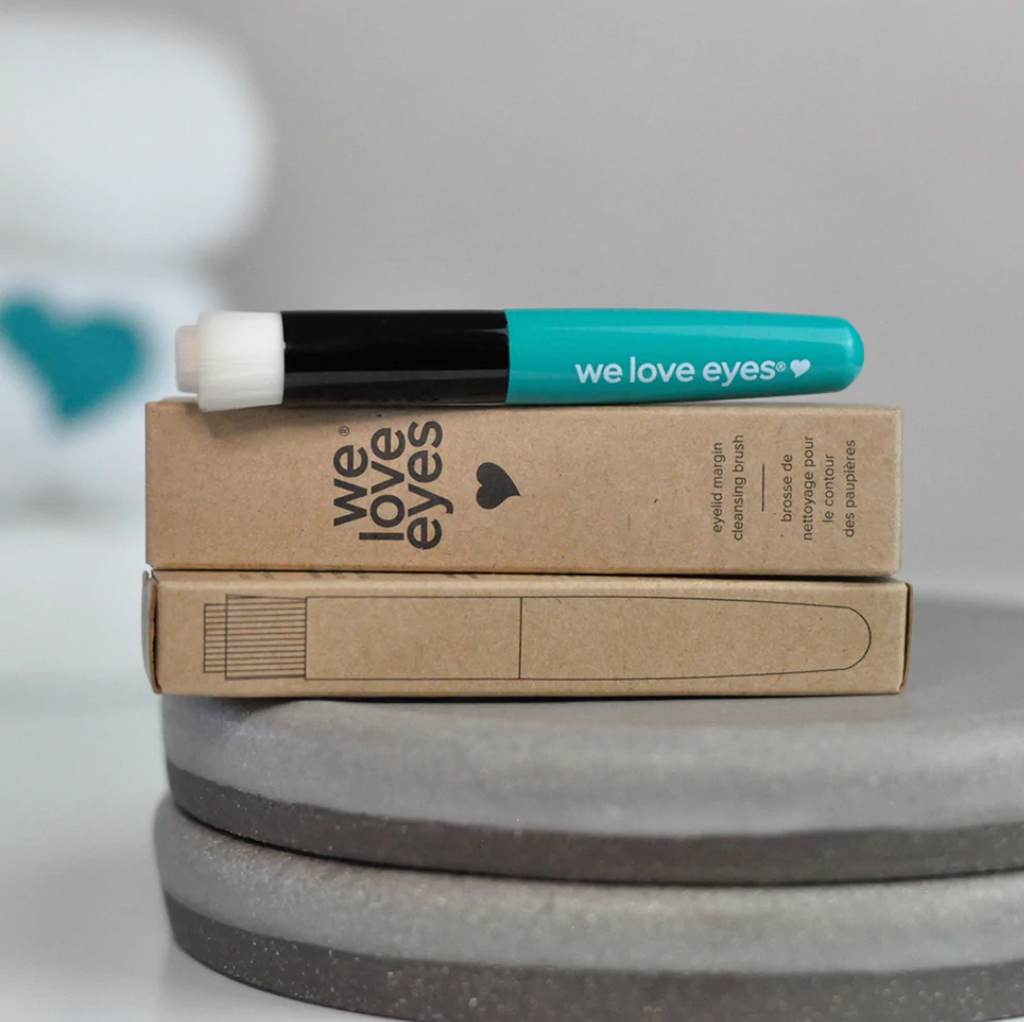 WE LOVE EYES Eyelid Margin Cleansing Brush WE LOVE EYES Eyelid Margin Cleansing Brush - 